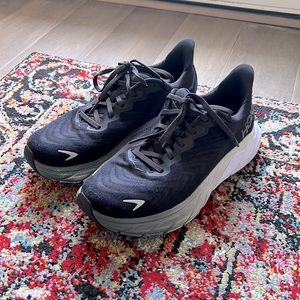 Women’s Hoka Arahi 6 running shoes, size 7.5